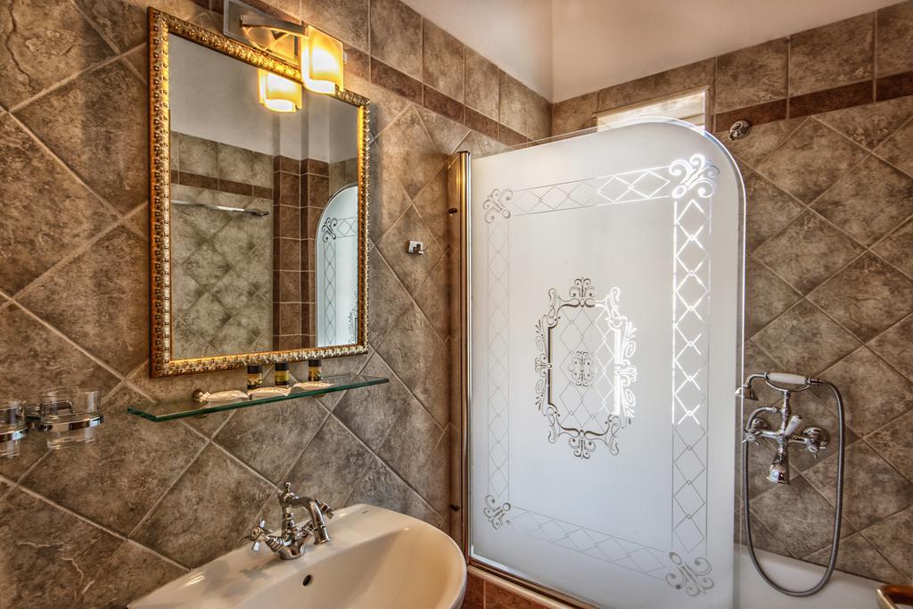 Archodariki Ouranoupoli Rom bilde