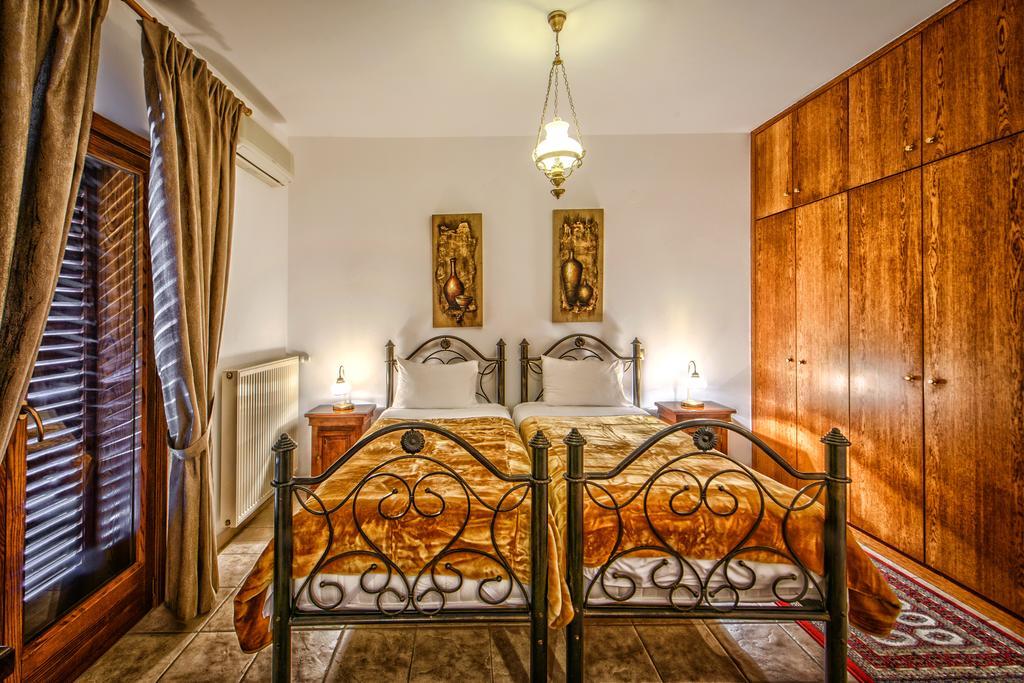 Archodariki Ouranoupoli Rom bilde